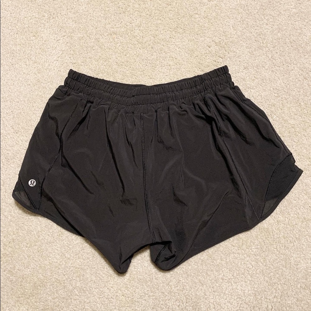 brand new without tags lululemon hotty hot shorts !!!!